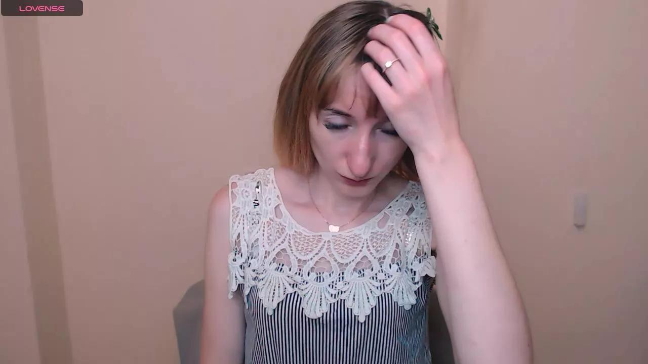 LillyBluee on Cam4 