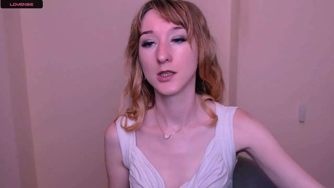 LillyBluee on Cam4 