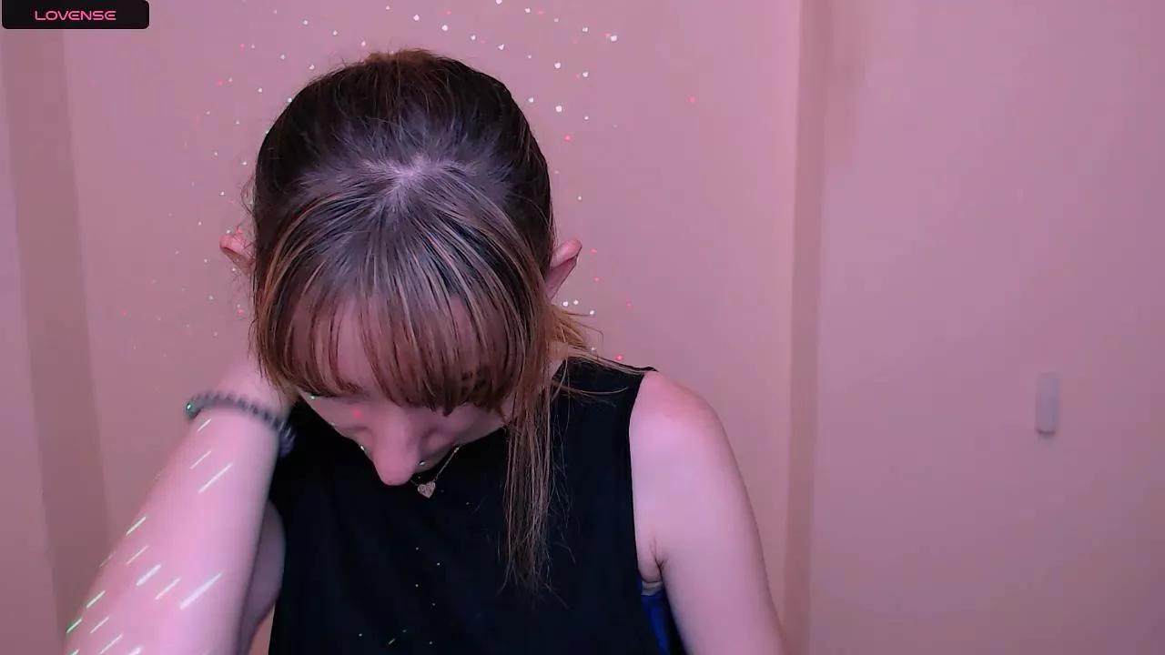 LillyBluee on Cam4 