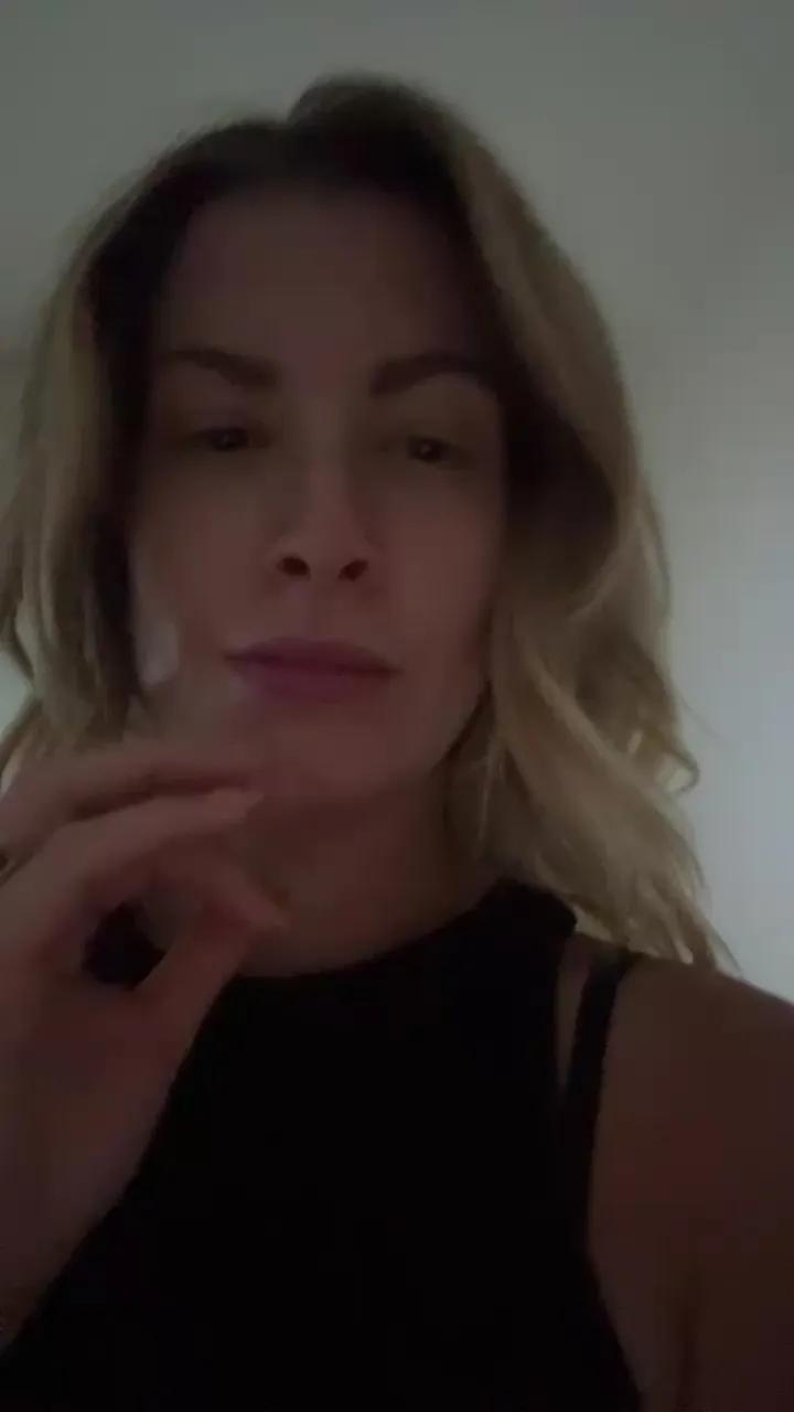 Lily96Angel on Cam4