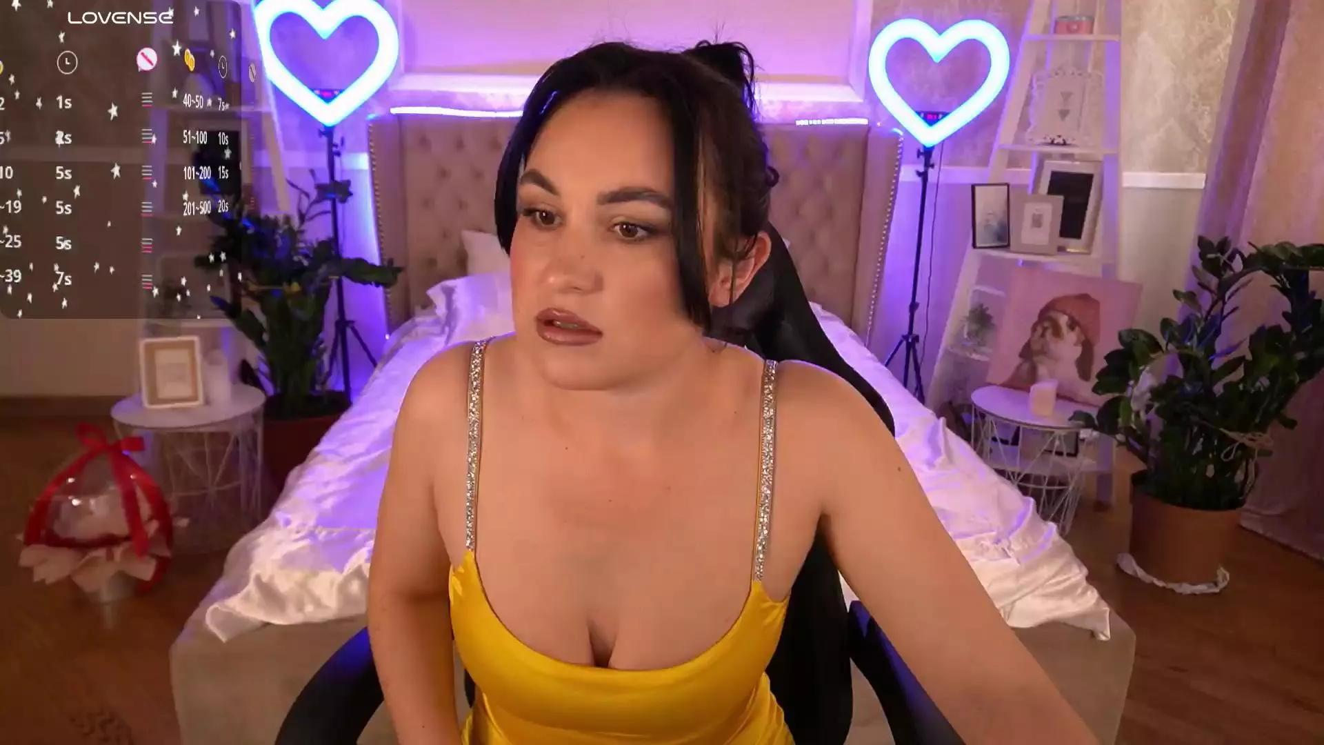 LilyFoxyy on Cam4 