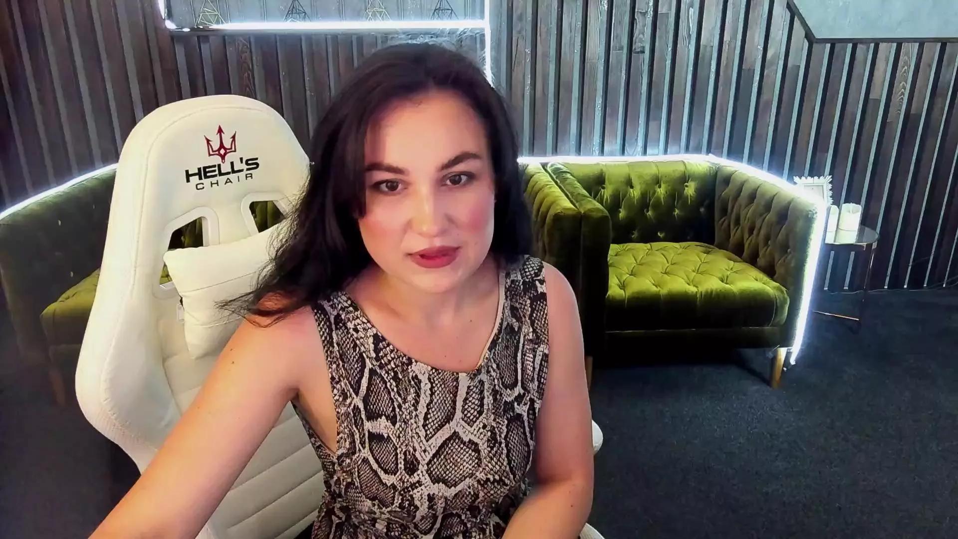 LilyFoxyy on Cam4 