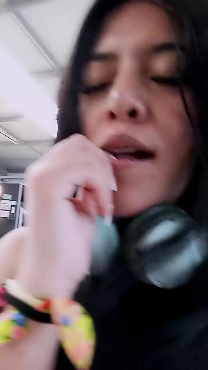 Lindafox99 on Cam4 