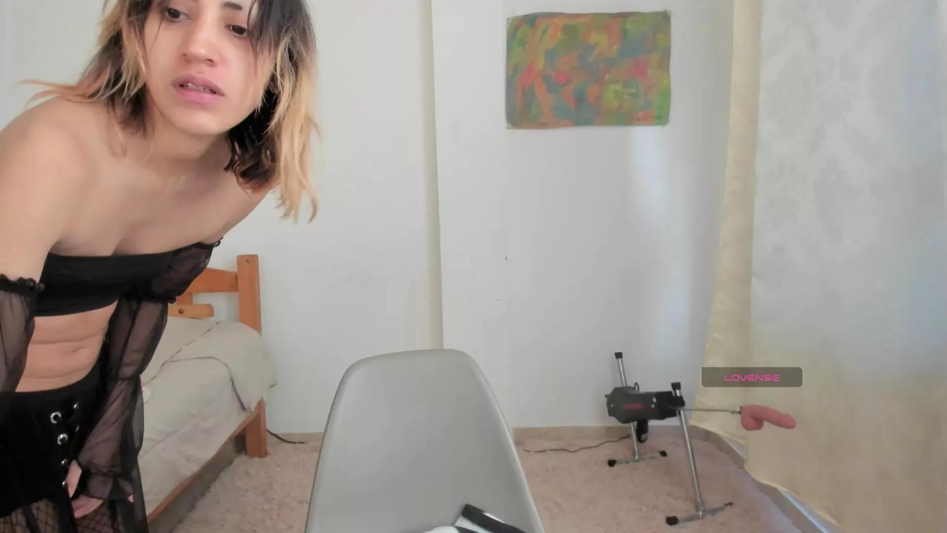 Linnie_doll on Cam4 