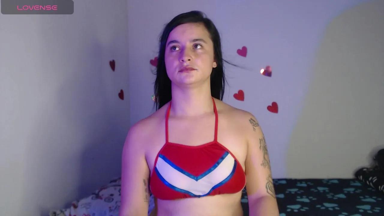 littleemma_77 on Cam4 