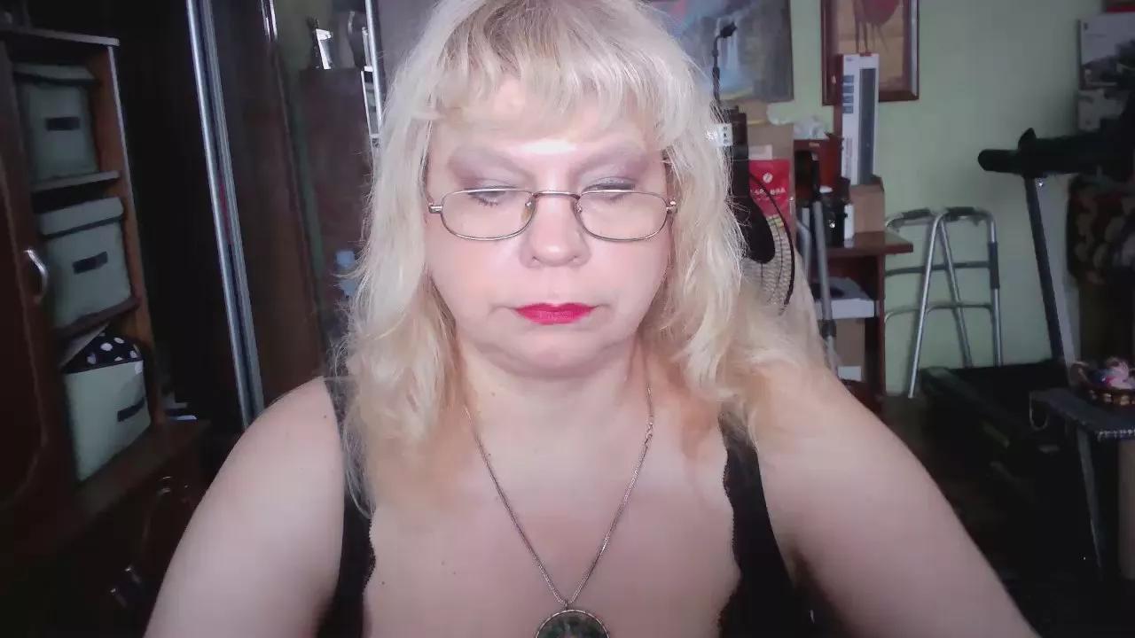 LOLA1972 on Cam4 