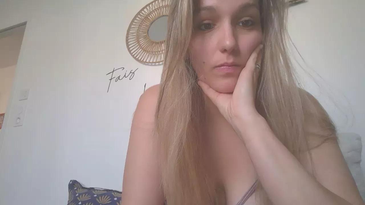 Lolotte79 on Cam4 