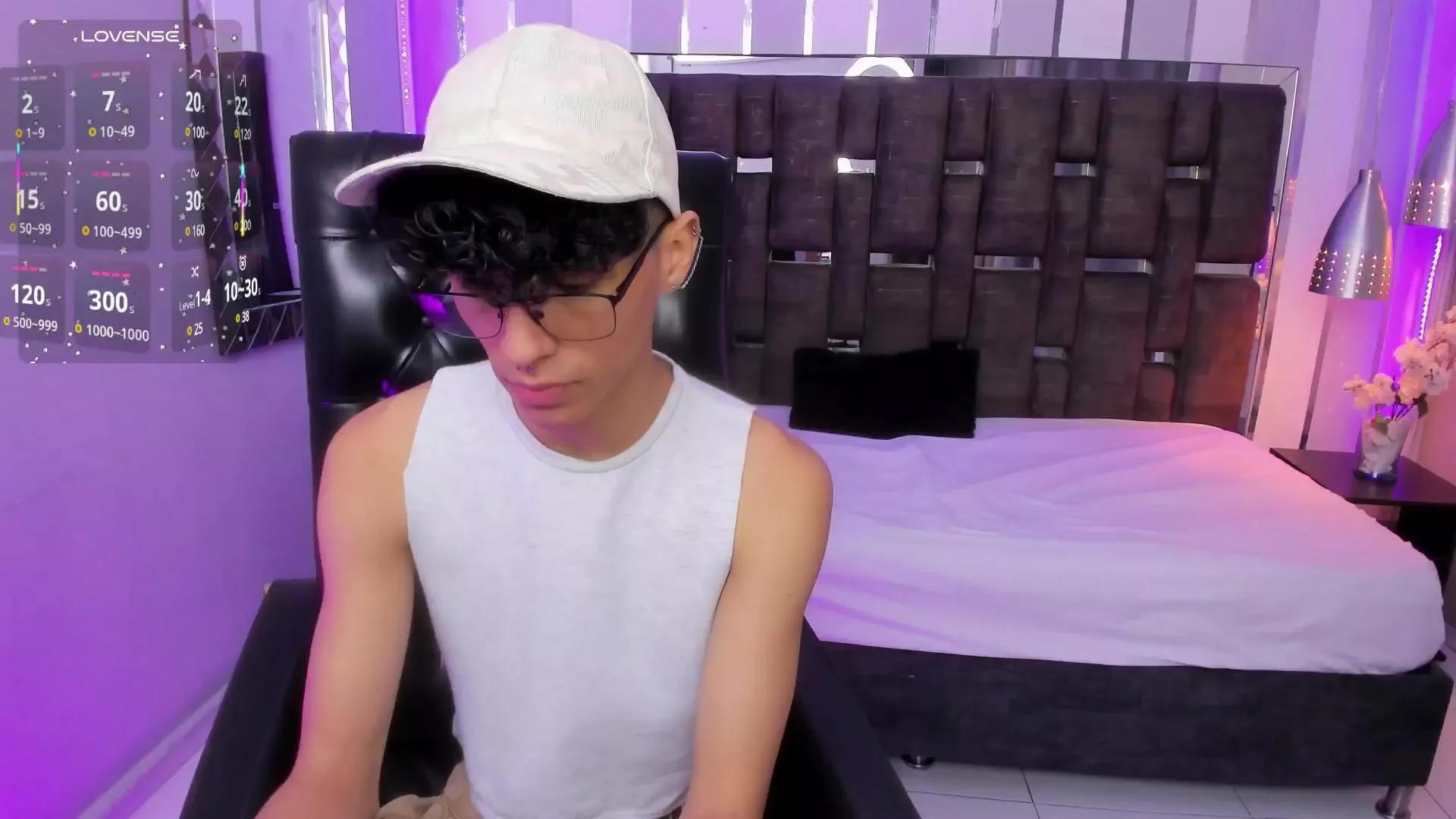 LouiRouse on Cam4 