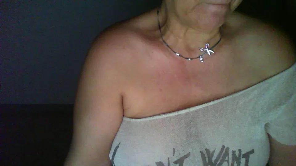 Offline lucifora on Cam4