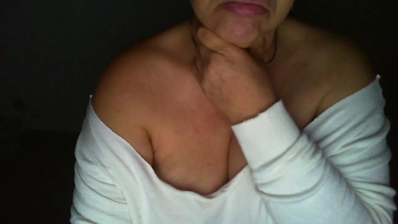 Offline lucifora on Cam4