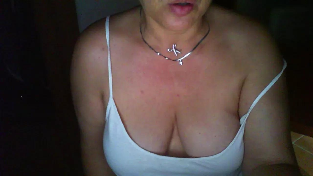 Offline lucifora on Cam4