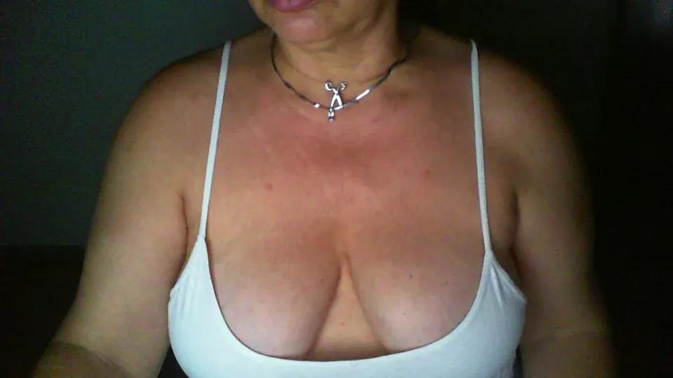 Offline lucifora on Cam4