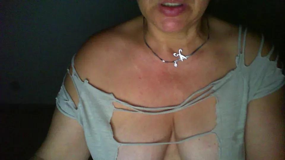 Offline lucifora on Cam4