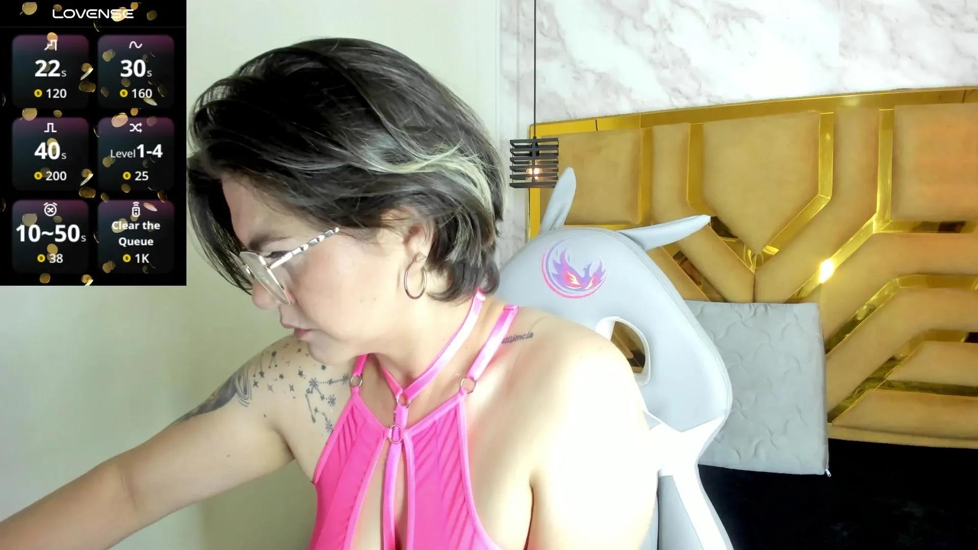 Offline luciifeer_ on Cam4