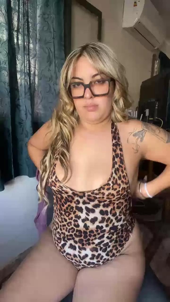Lunnaa2 on Cam4 