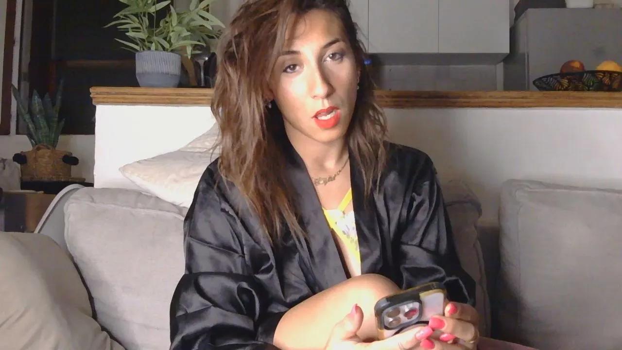 Lyly_laurensaa on Cam4 