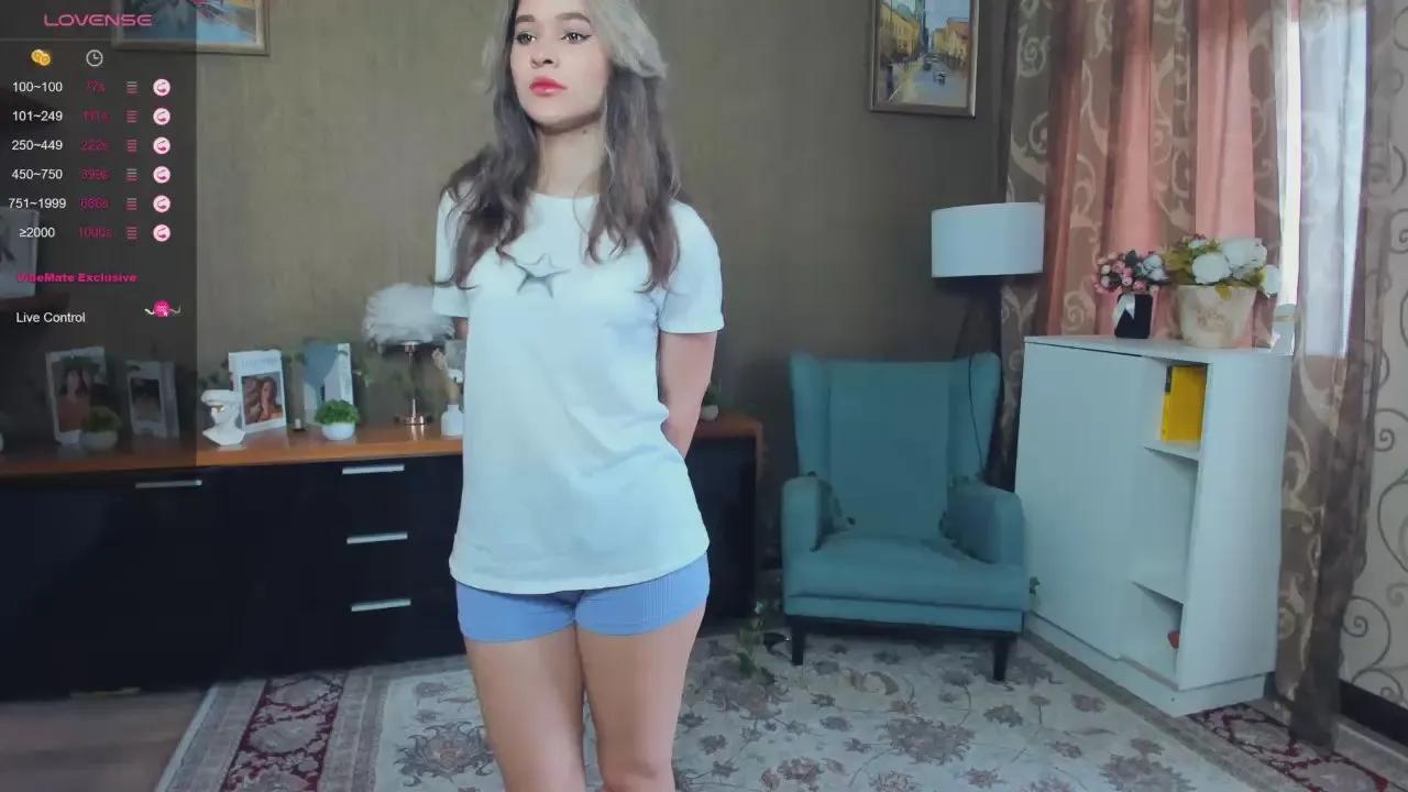 LynetBow on Cam4