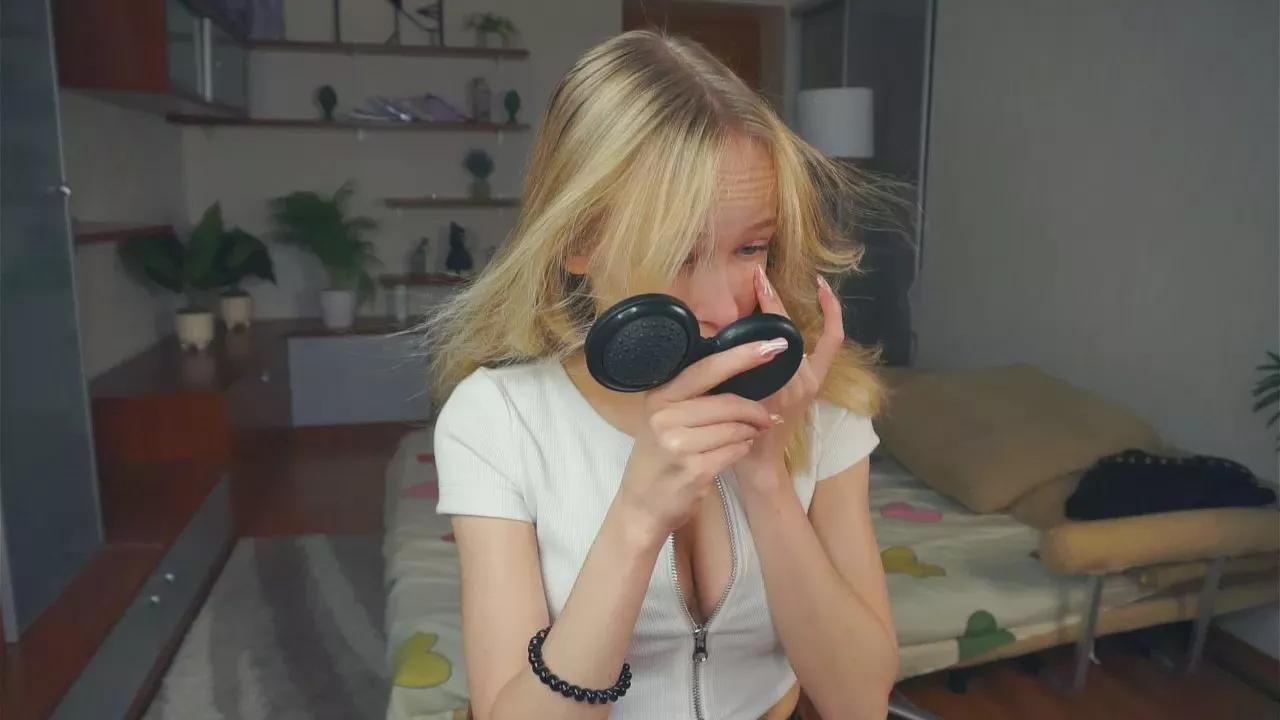 LynneBraund on Cam4 