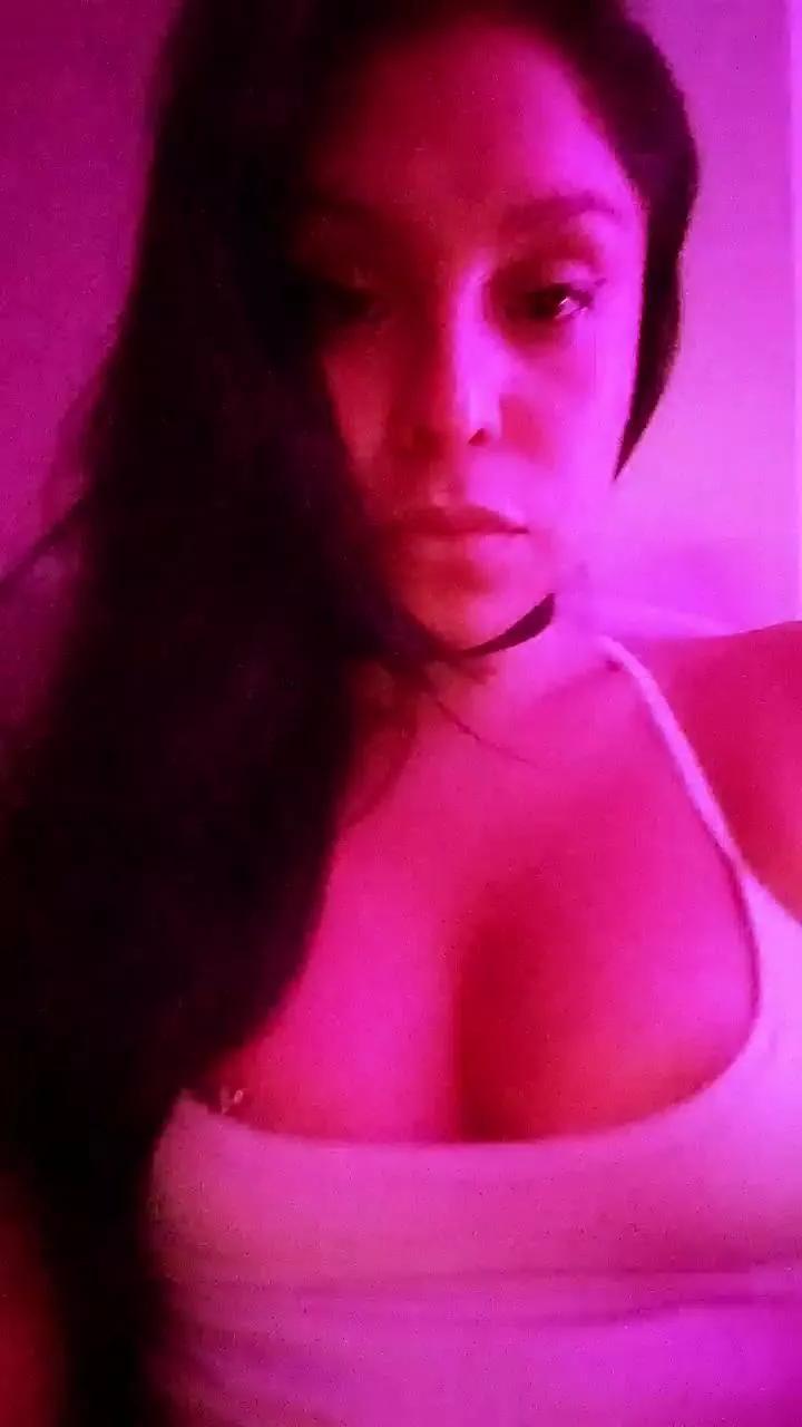 Maavi4 on Cam4 