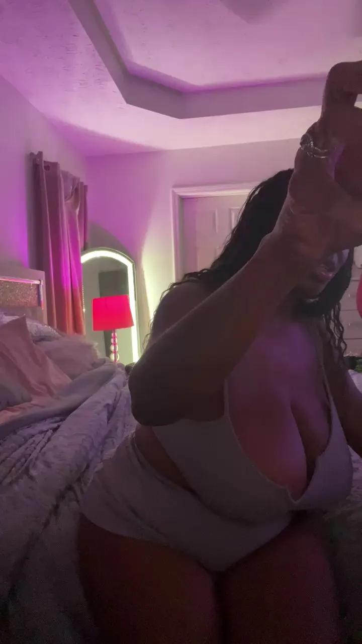 Offline Madam_Glam on Cam4