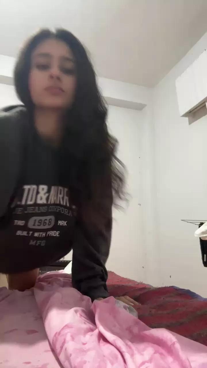 Maddydoll on Cam4 