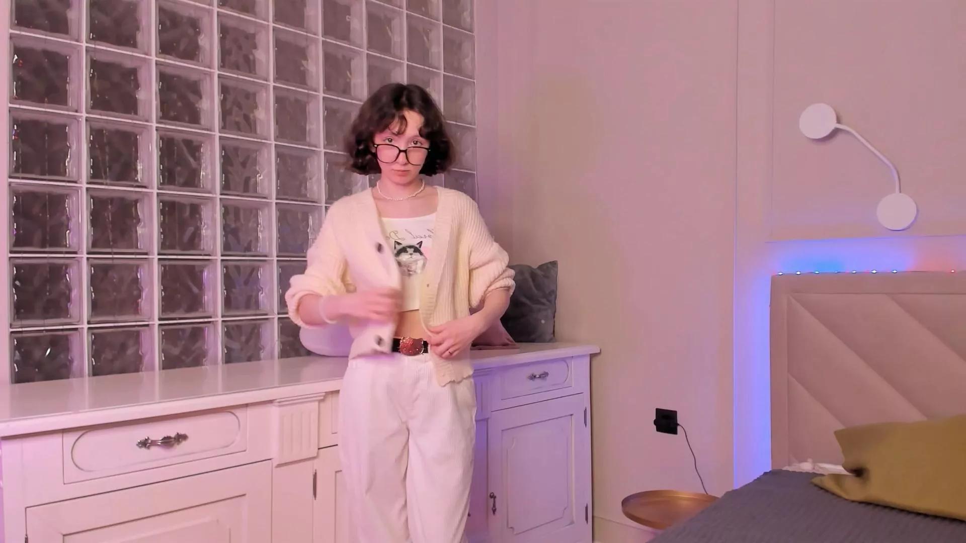 MaeAldous on Cam4 