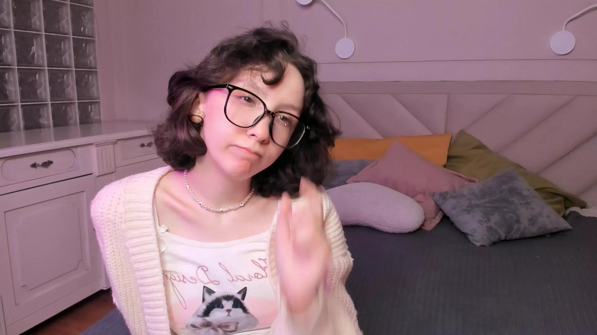 MaeAldous on Cam4 