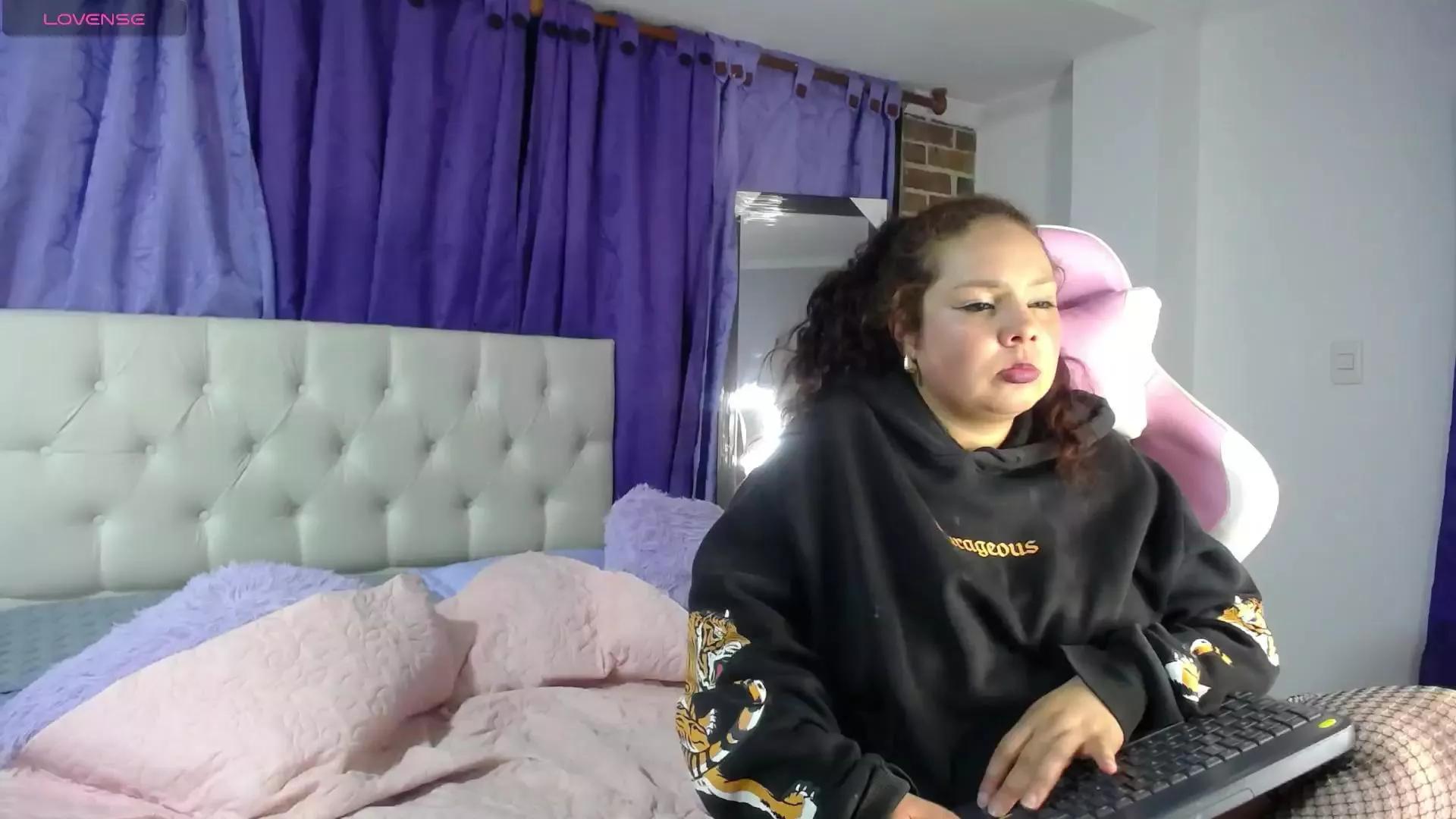 MaggySimpson_ on Cam4 