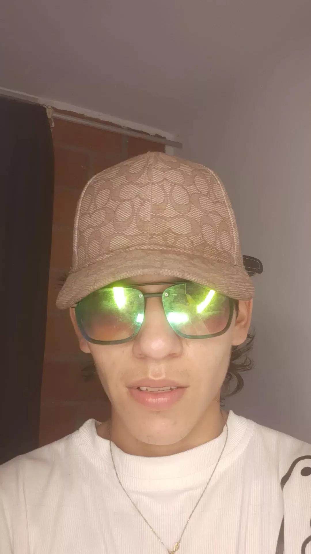 Magig_axel on Cam4 