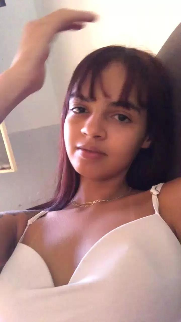 Magrinha00 on Cam4 