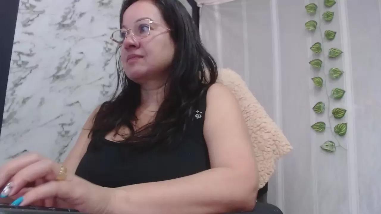 Freechat Mallybear_ on Cam4