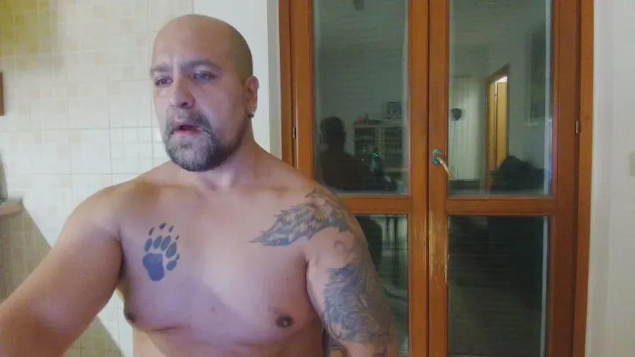 Mannextdoor1929 on Cam4 