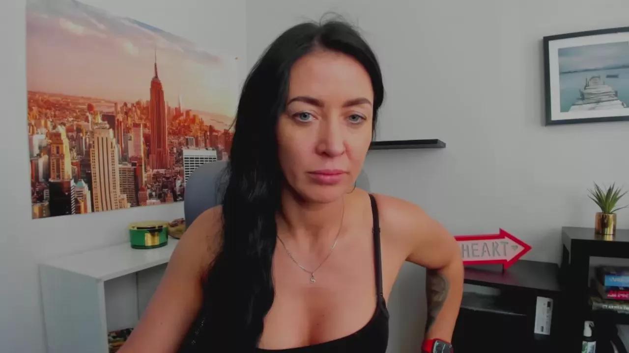 MAYA_desire on Cam4 