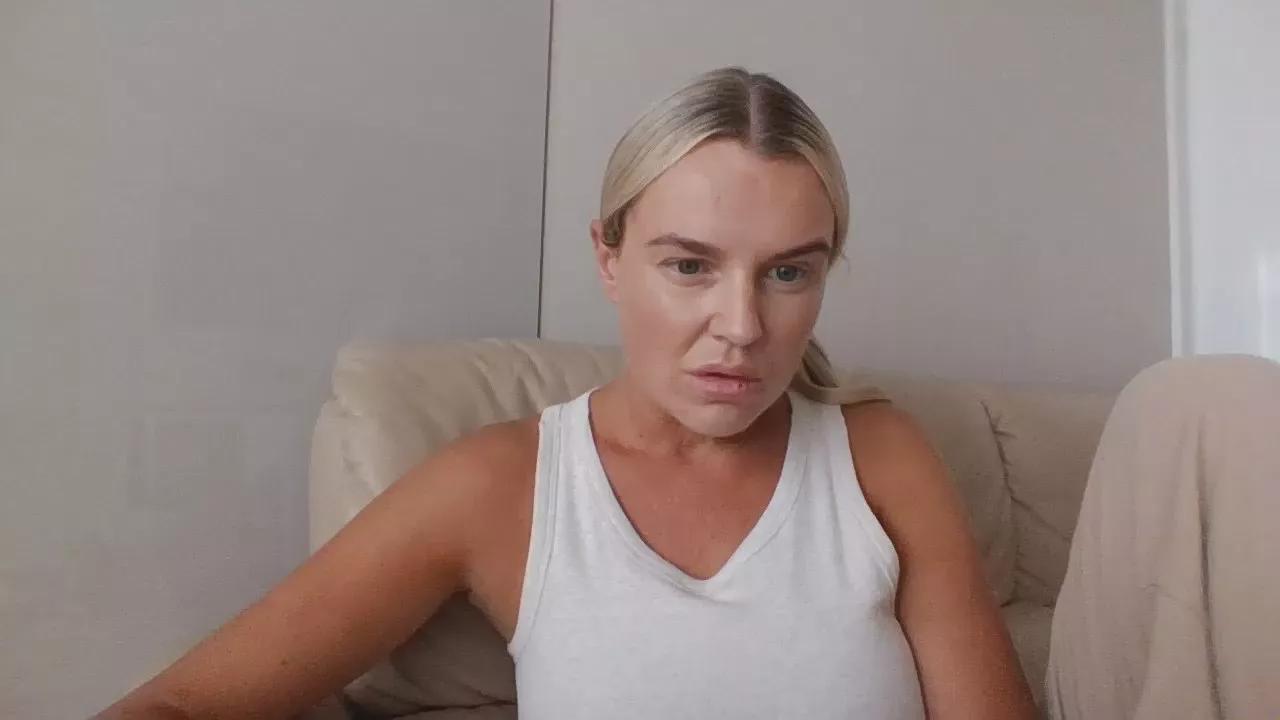MeganMiles on Cam4 