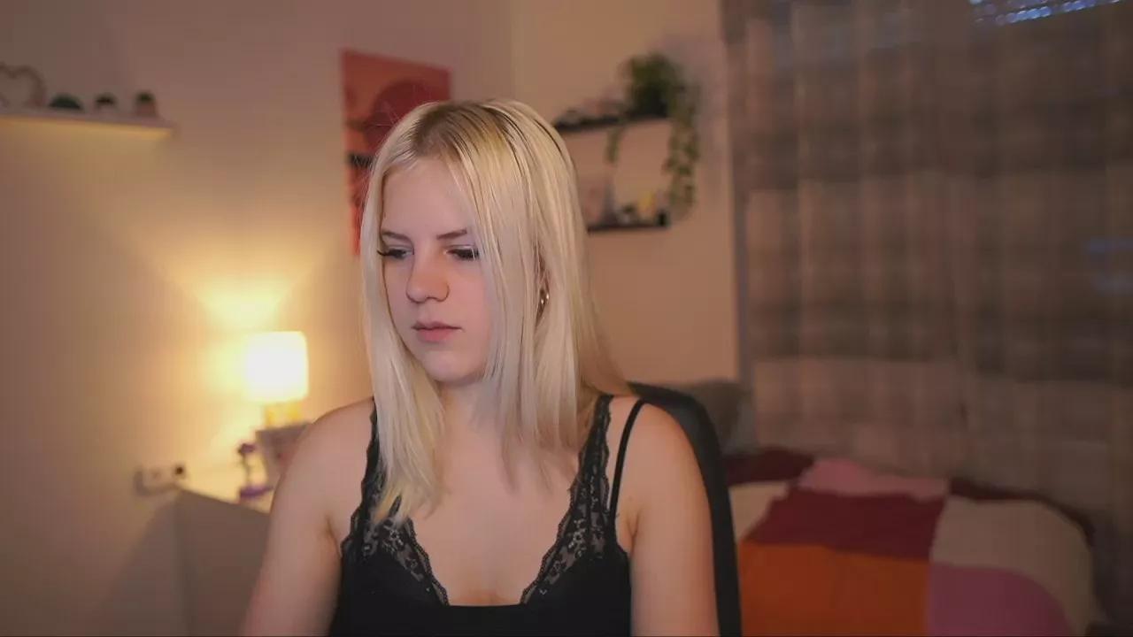 merrilyn__ on Cam4 