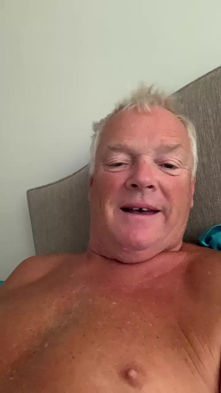 merrymann28 on Cam4 