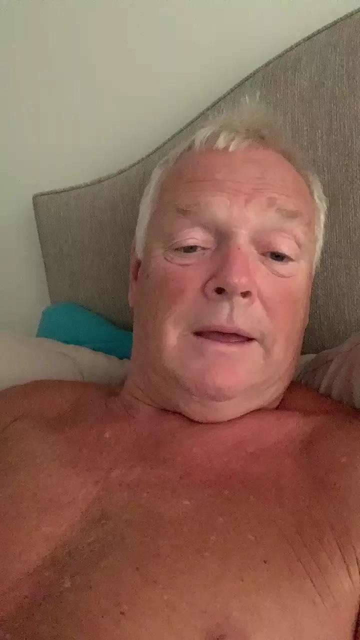 merrymann28 on Cam4 