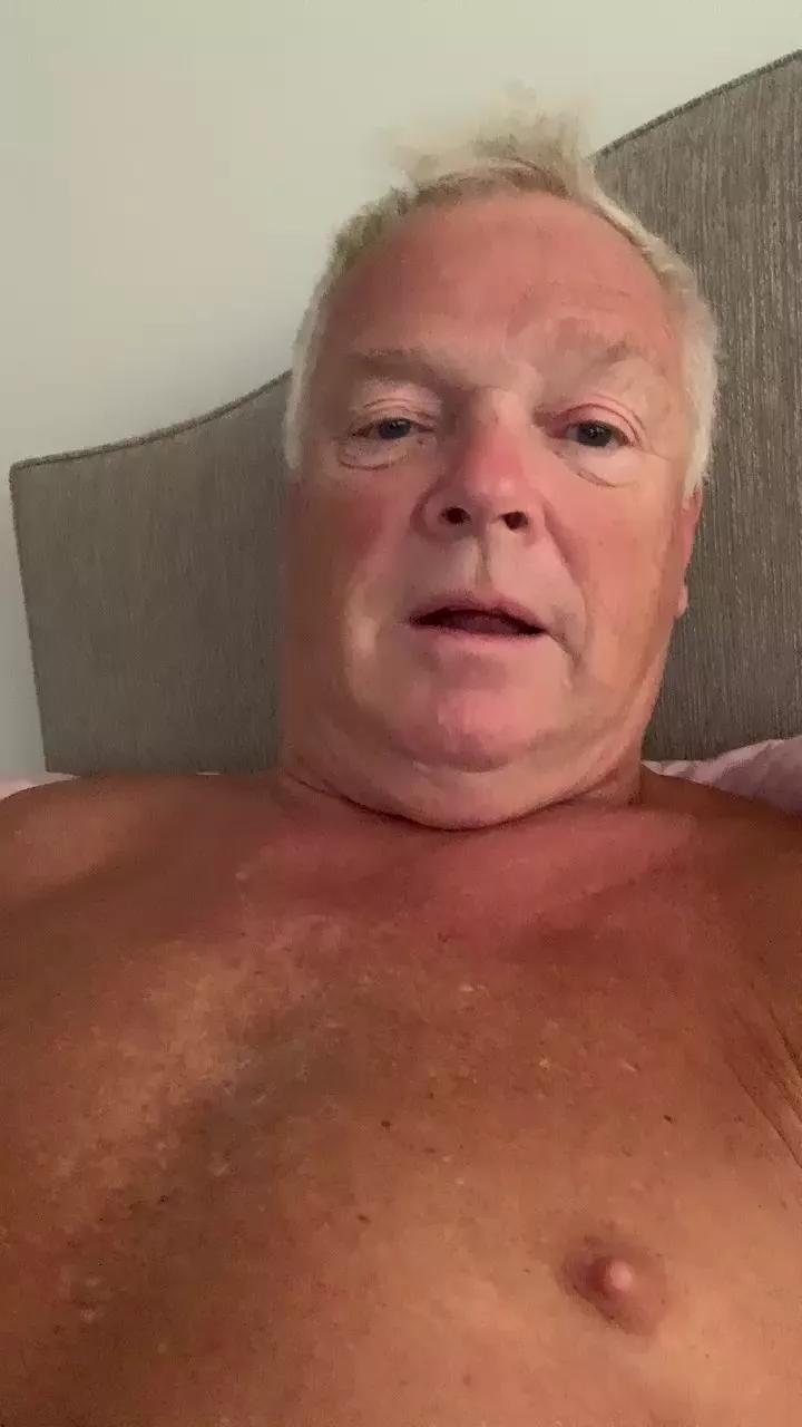merrymann28 on Cam4 