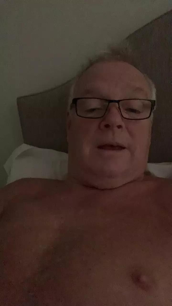 merrymann28 on Cam4 