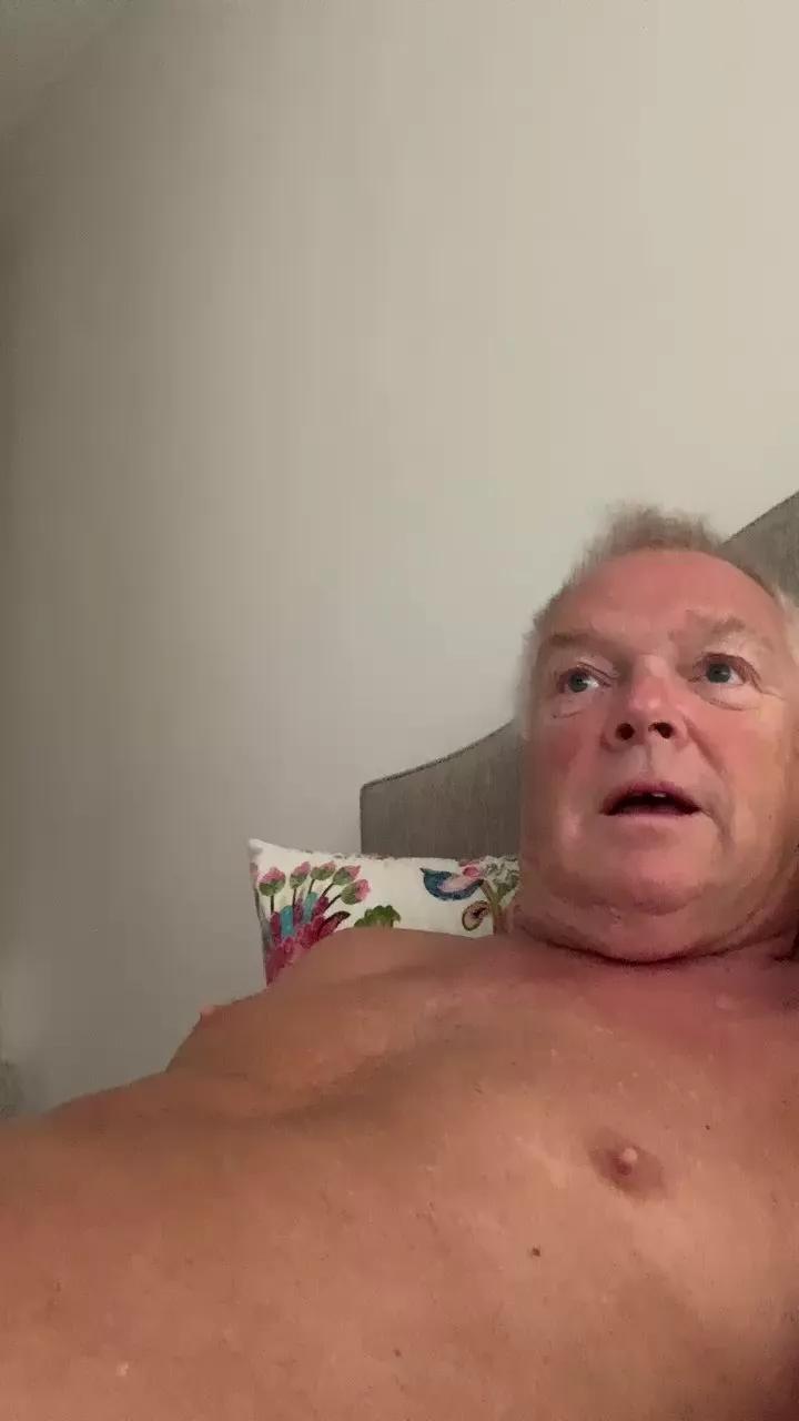 merrymann28 on Cam4 