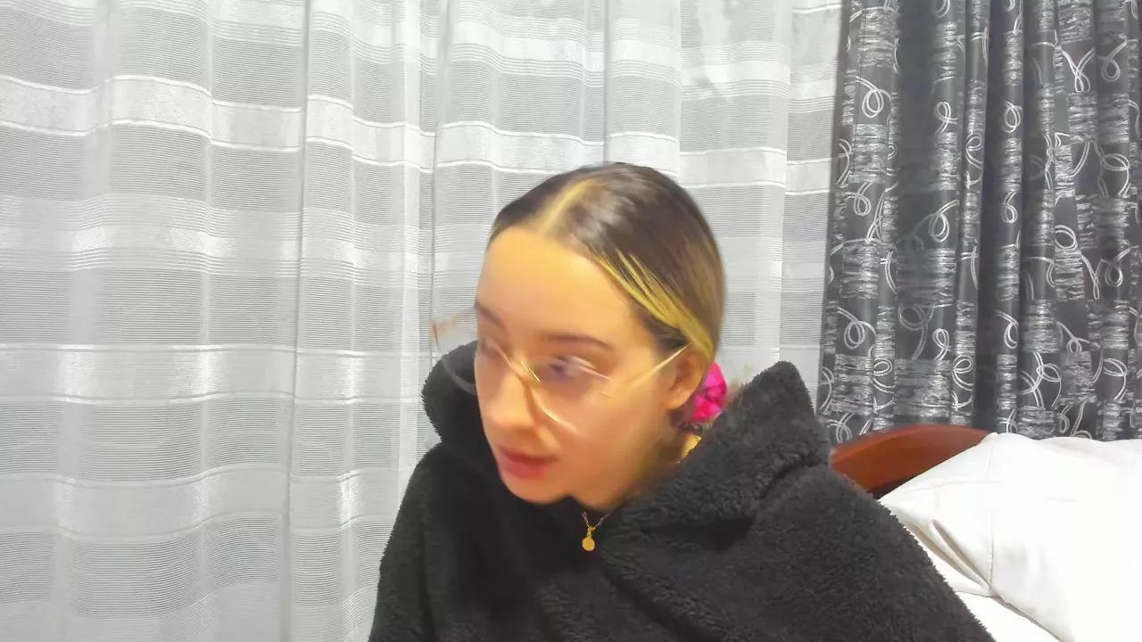 Mia_rousseX on Cam4 
