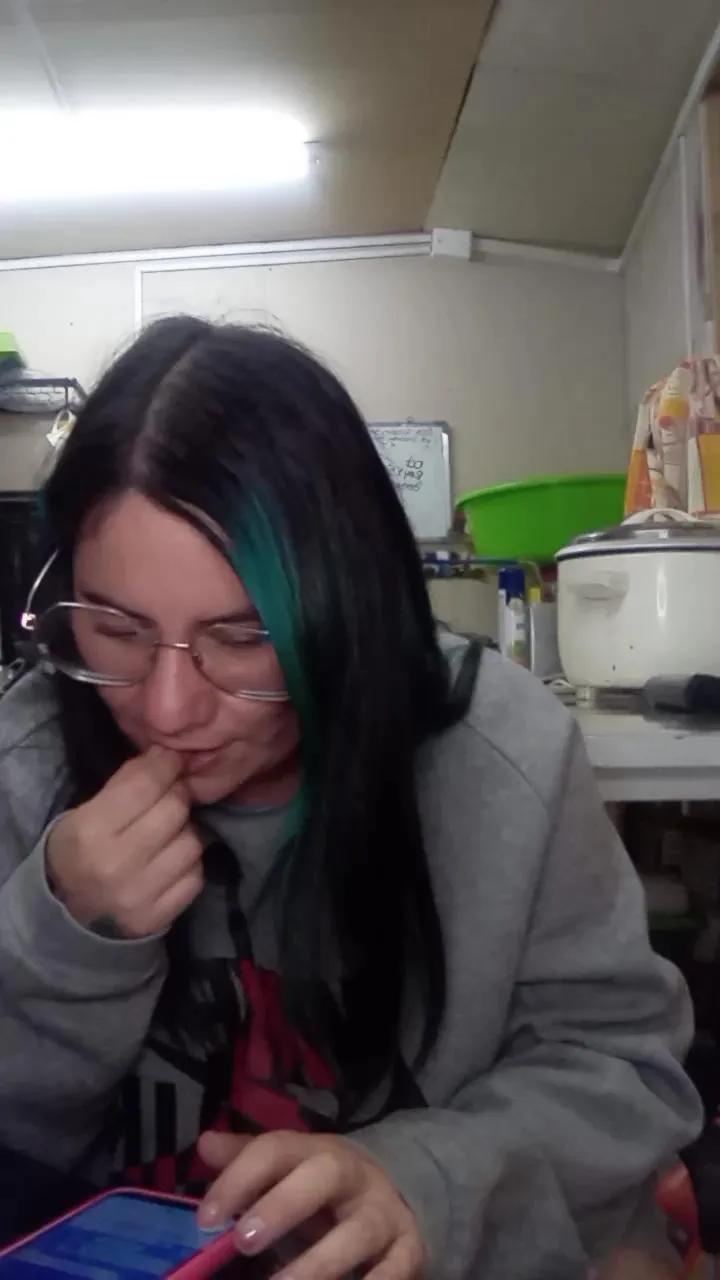 Offline miichellemalv on Cam4