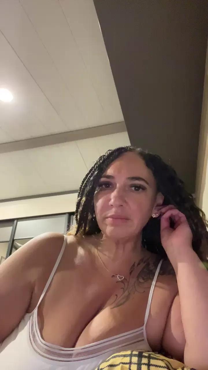 MilfMilliexo on Cam4