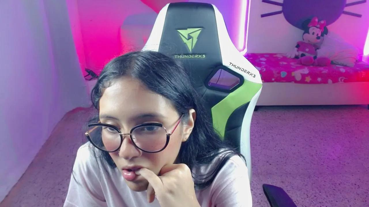 Offline mishel_hott on Cam4