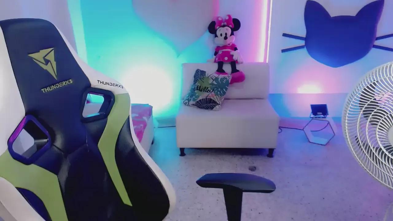 Offline mishel_hott on Cam4