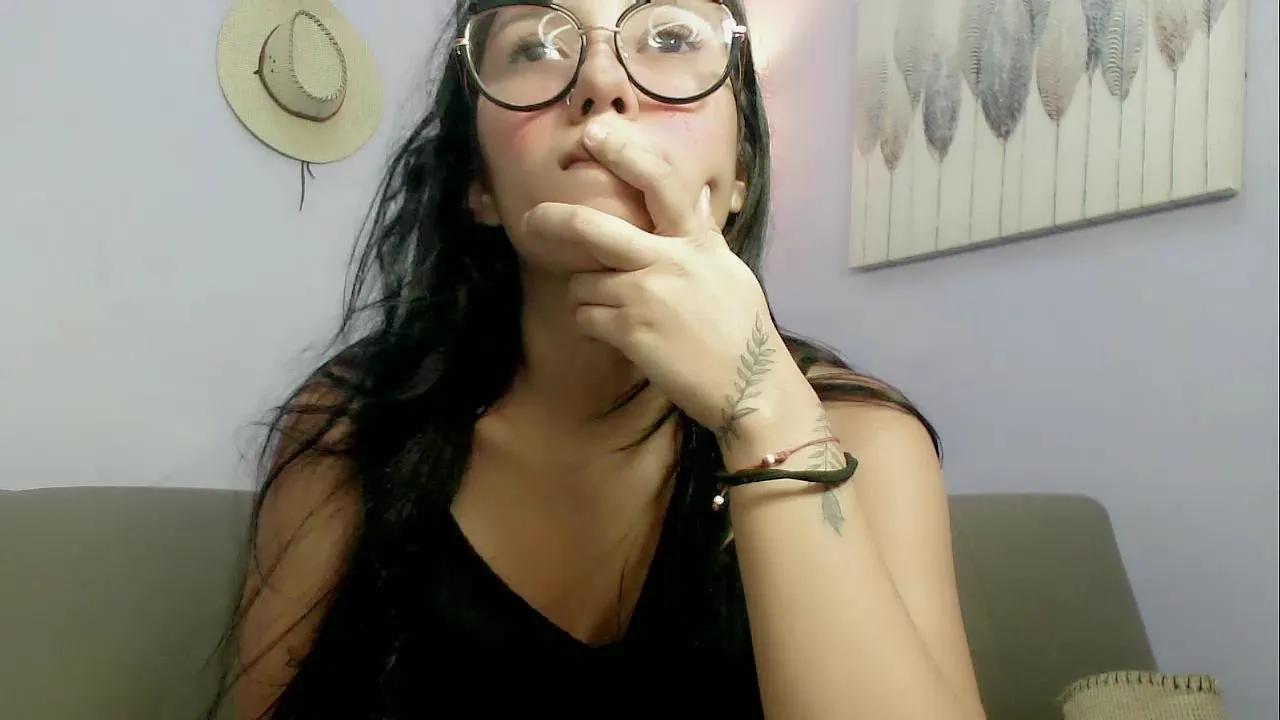 Offline mishel_hott on Cam4