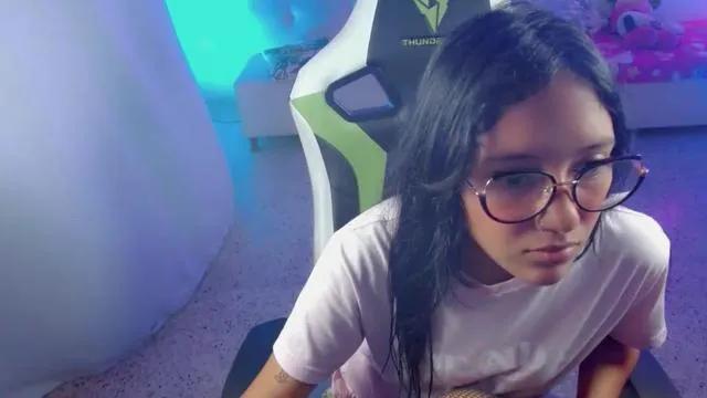 Offline mishel_hott on Cam4