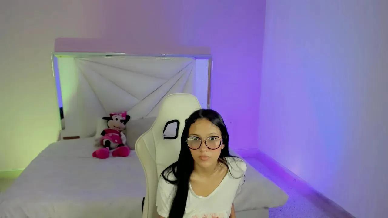 Offline mishel_hott on Cam4