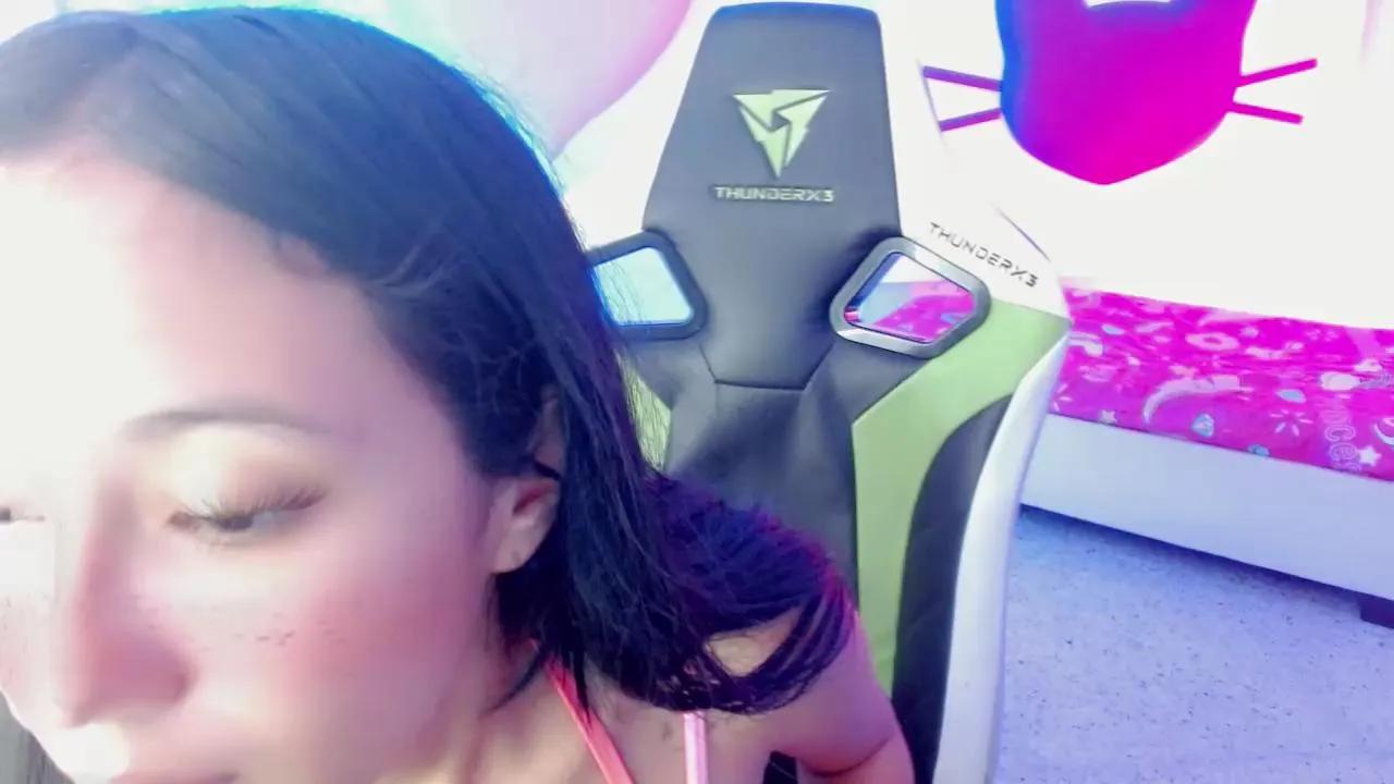 Offline mishel_hott on Cam4