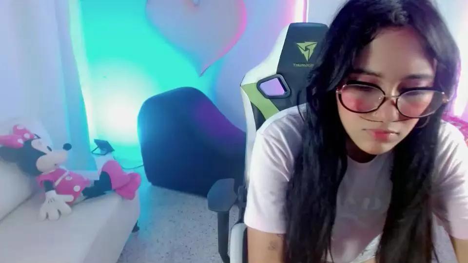 Offline mishel_hott on Cam4